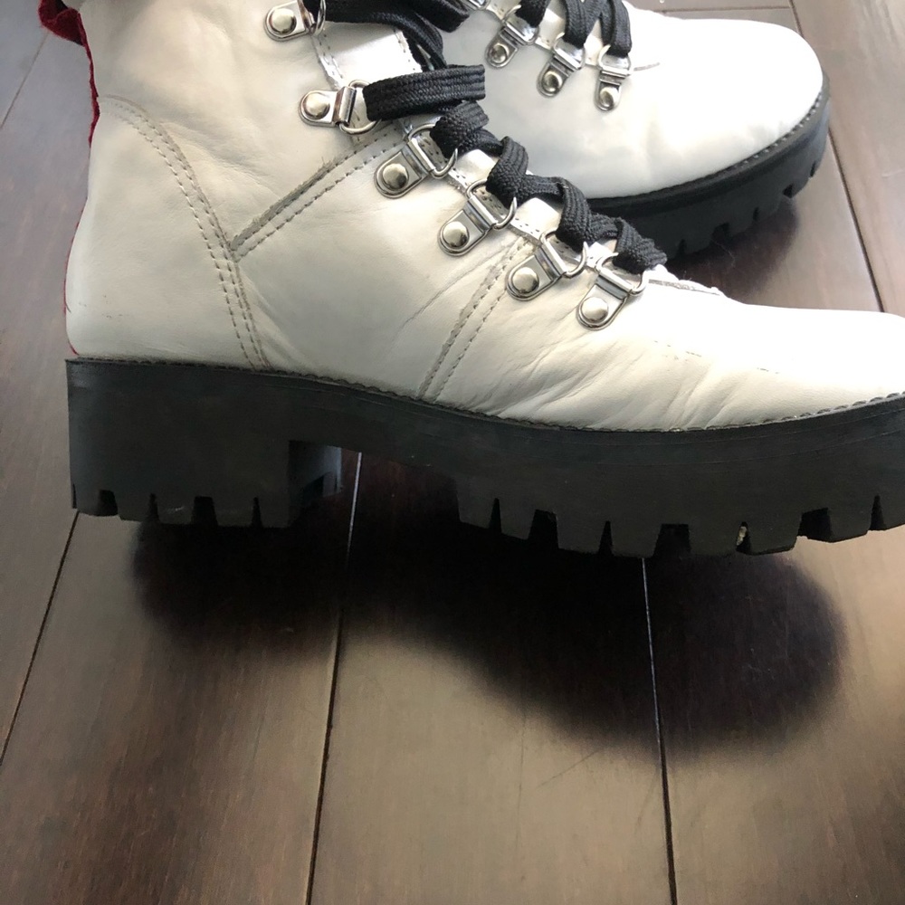 Boots - Picture 4 of 5